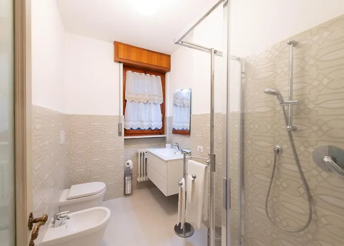 3 Amici Al Castello B&B 베로나